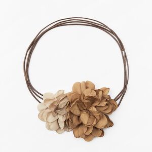 Corded collar flower